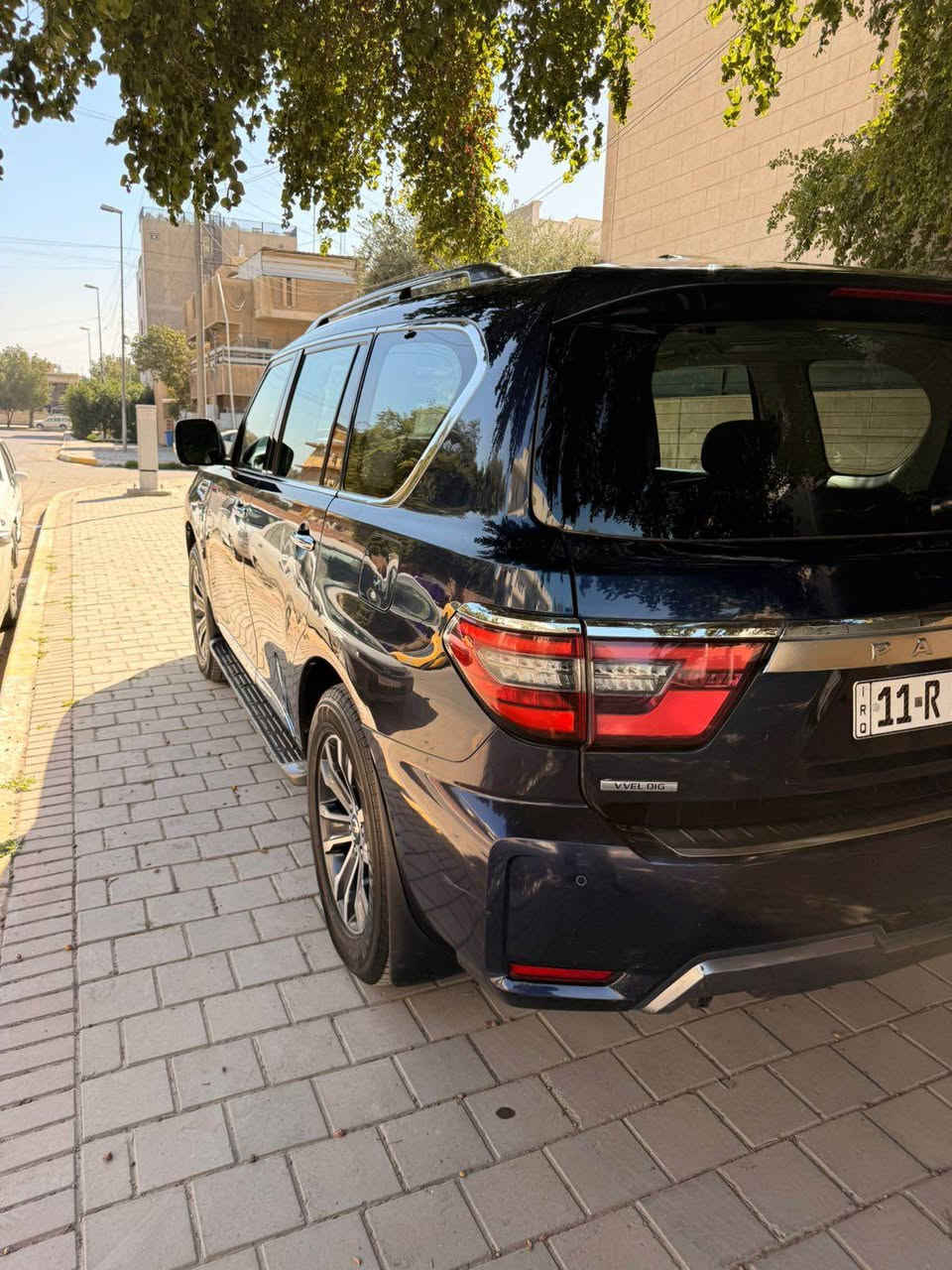 السلام عليكم ورحمة الله وبركاته 
من رخصة الأدمن المحترم 
باترول ارمادا سيف العرب وارد امريكي 2020 بلاتنيوم  حادثها جاملغ وبنيد بدون دواخل نهائيا
 ايرباك دركة وبرده وراجع سستم كامل شرط الفحص صور الحادث بالمنشور 
بغداد الدولي بأسمي فول مواصفات 
مكينة 8 سلندر 
فتحة 
تدفة تبريد كشنات
شاشات خلفية 
كامرات عدد 5 
رادار امامي مانع تصادم 
مثيت سرعة الذكي 
حساسات امامية خلفية 
رادارات خلفية مانعة تصادم 
نقاط عمياء
انظمة قيادة  ثلجة وسحب
مرايا معتمه ليلا 
كشنات كهرباء امامية وخلفية
ماشيه 172 ميل 
السيارة جاهزة وكل نقص ما بيه 
معروضه 305 وبيه مجال بسيط
 مكان السيارة بغداد شارع فلسطين
 رقم الهاتف *********** بغداد, العراق
