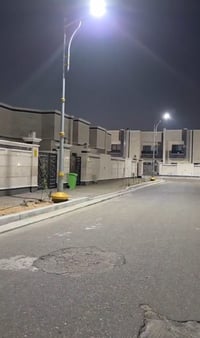 الزون الاول بلوك ٢ • ٣ غرف • كراج وحديقة