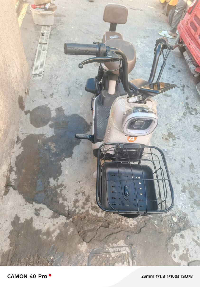 سلام عليكم شباب الدراجة شحن دراجه جديدة صارلي 10ايام من نزلته من شركة حجم 14 الاستفسار عن رقم *********** مكاني بغداد حي الجهاد
