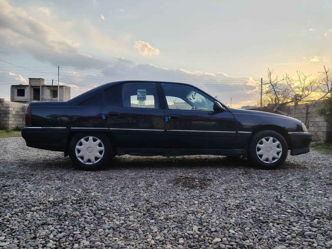 السلام عليكم
اوبل اوميكا موديل 91 حجم 20 كير عادي سياره جاهزه مثل ما بالصور 
رقم نينوى دولي جديد وهزه جديده
سنوية لل 31 بسمي 
صبغ عام 
مكاني جنوب الموصل القياره 
للاستفسار الاتصال *********** السعر 30
