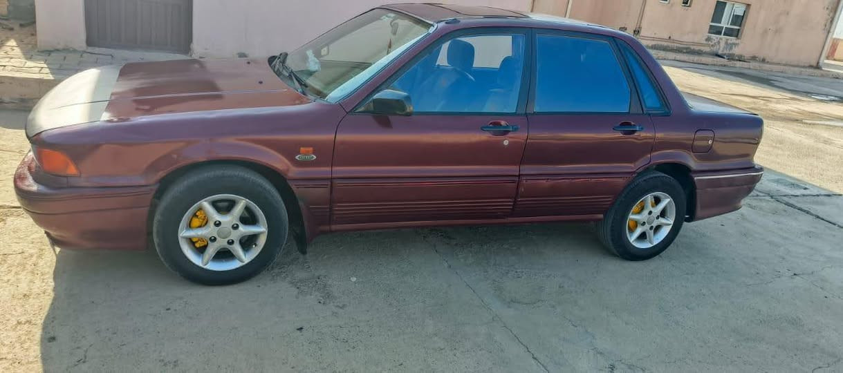 السلام عليكم
ميتسوبيشي گلنت 1992
رقم كركوك الماني 
محرك گير تمام 
فتحة سقف 
سنتر لوك 
جام كهرباء 
كهربائيتها كلها شغالة
تخم تاير جديد باتري جديد 
تبريدها عاطل 
السعر  38 $
***********
