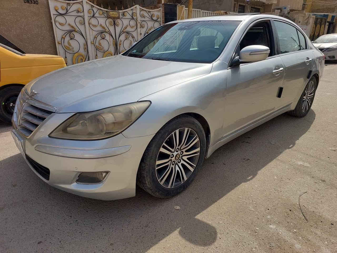 السلام عليكم،، هونداي جينسز وارد امريكي ليبل واحد موديل 2009 محرك ٦سلندر فول مواصفات اعلى فئة .٣قطع تبريد CDجنجر تحكمات ستيرن ماوس تحكم كشنات تدفئة وتبريد فتحه سقف..السيارة بيها جراد صبغته حزام ومصورها فيديو قبل الصبغ بدون حادث او تبديل..رقم بغداد دولي ..للبيع السعر 92 ..المكان بغداد الدورة *********** بغداد, العراق
