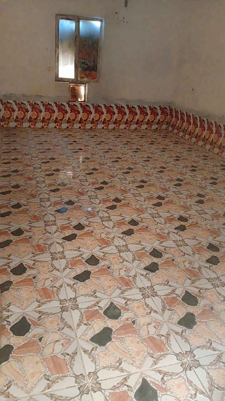 السلام عليكم بيت للبيع في شارع نفط طابو زراعي مشمول بتطويب متوفرجميع الخدمات  مساحه  240يتكون من غرفتين ٤ب٦وهول ٤ب٦وستقبال ٨ب٤ومطبخ ٤ب٤وصحيات داخل وخارجيات ستفسار***********
