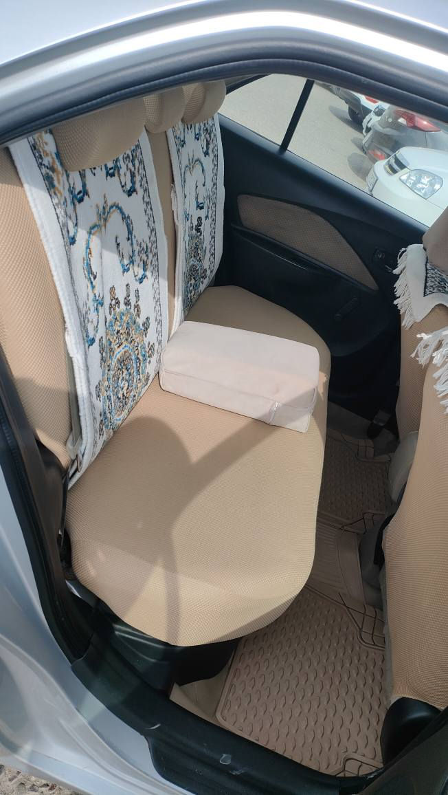 3 پارچەی بویاغە لەگەل دۆسەی لای سیایەقی بئ ژوورێ .
   *********** أربيل, العراق
