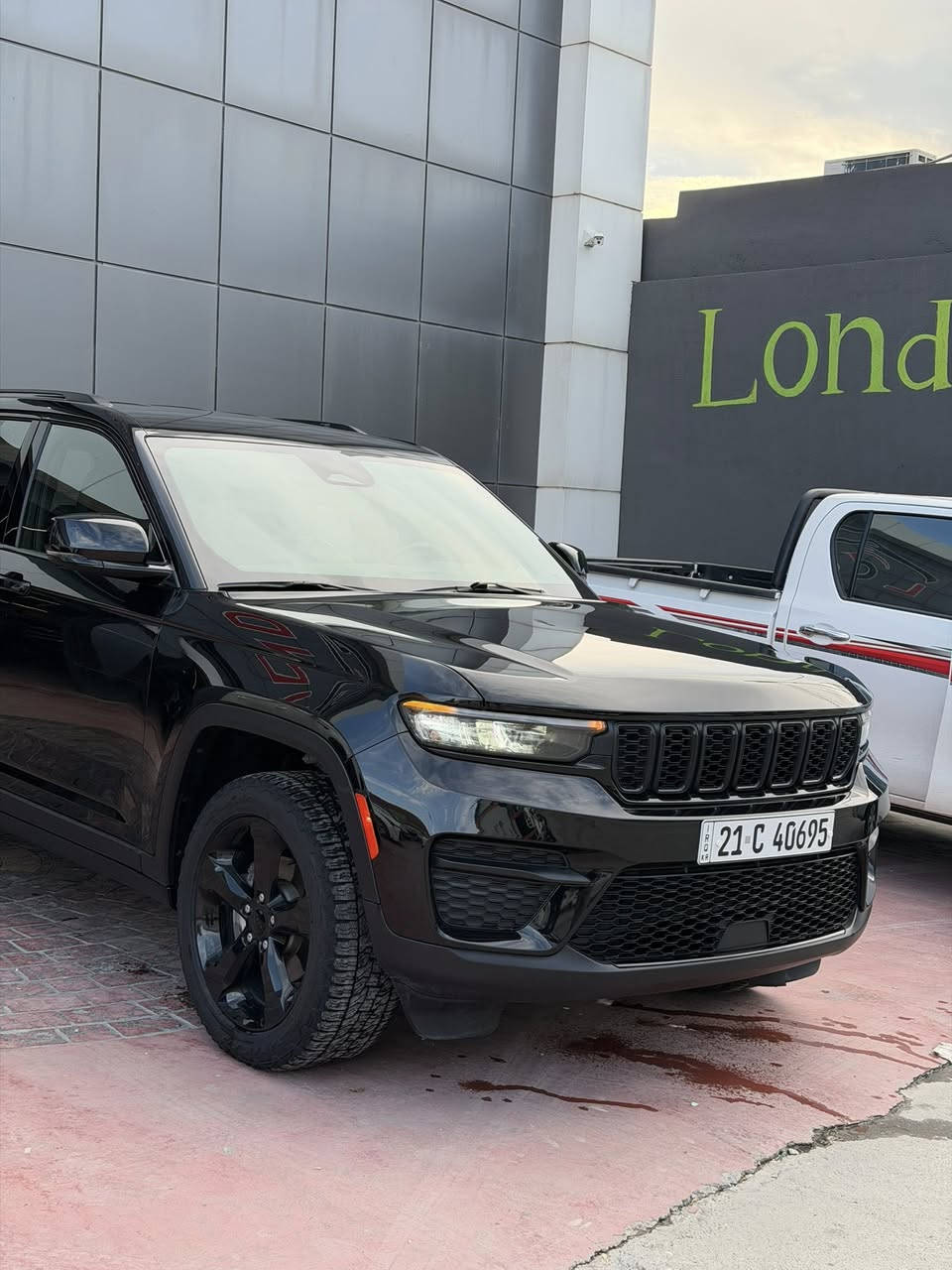 ﴿ بِسْمِ اللَّهِ الرَّحْمَٰنِ الرَّحِيمِ﴾
جێب گراند شیرۆک
٢٠٢٢ لاریدۆ
٢ پارچە بۆیاخ بەبێ داخلی
دەرگایەکی بە بیلاد گۆڕاوە و دەرگایەکیش بۆیاغە
پشت و پێش کەپس
٣٥ مایل ڕۆشتووە
کامل سێرڤس کراوە بێ هیچ کێشەیەک
گێڕ و مەکینە و تەقە و ڕەقەی بە شەرت
٣١٥$ و مەجالێکی کەم
شوێن/ ڕانیە-سلیمانی
***********
***********
رقم شانسی

1C4RJHAG0N8607376
