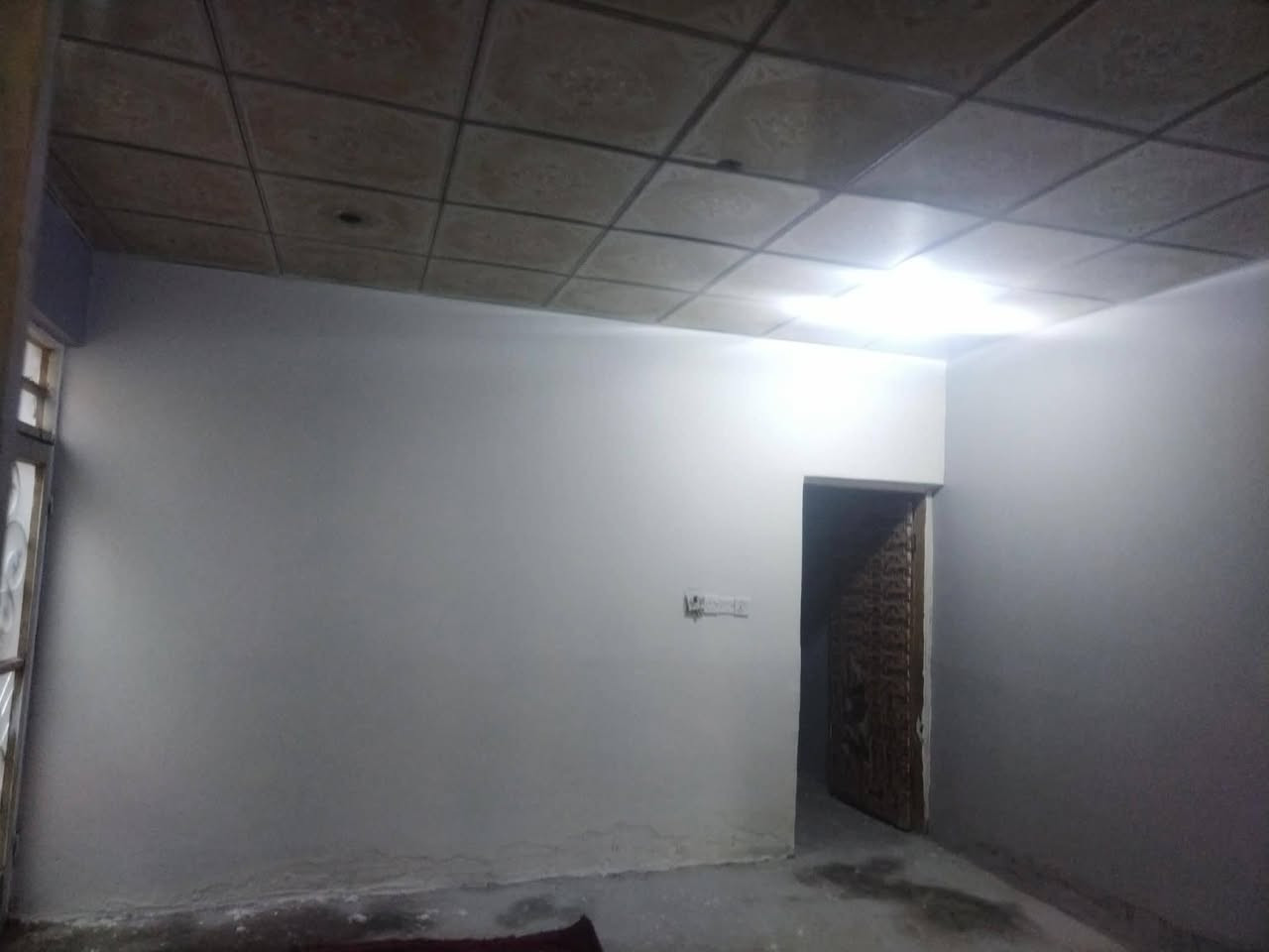 سلام عليكم بيت للأيجار المساحه 125 متر عنوان شارع المطار القديم قرب الجامع الذهبي ***********واتساب فقط
