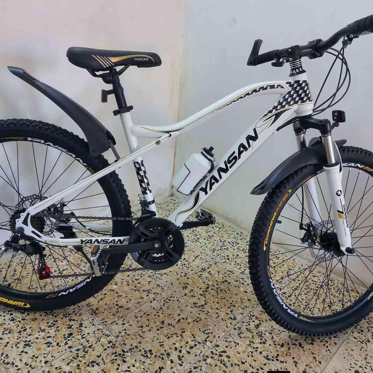 لاصحاب الاوزان  ثقيلة و عمل تمارين  رياضية و القياده لمسافات بعيدة
يتحمل وزن لغايه 130Kg 
بايسكل YANSAN
حجم 26 
بسعر175 الف
بايسكل جبلي 
دبلات امامية
بريكات دسك 
مبدل سرع امامي 3 خلفي 7
الاستفسار ***********
