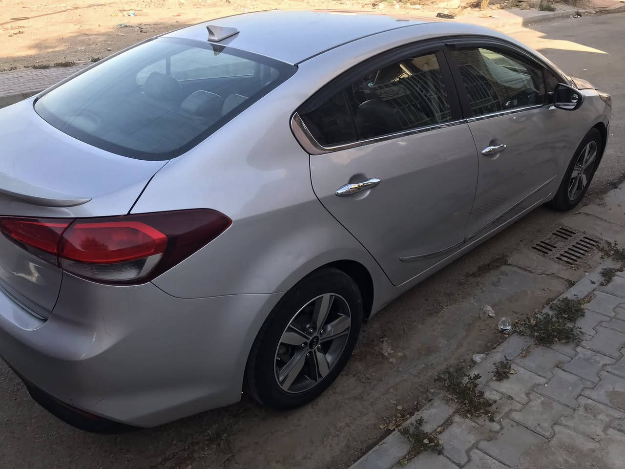 فورتي 2018 وارد امريكي رقم بغداد للبيع
ضربة امريكا جاملغ وحافة البنيد معدلات ومصبوغات نفسهن 
وضربة العراق مثل ماموضح بالصورة باقية ممصلحه 
ماشية 121 الف ميل 
شاشة جبيرة كاميرا تحكم ستيرن وباقي مواصفات الفورتي 
السعر 115 وبيها مجال


**إذا كنت صاحب هذا الإعلان وتريد حذفه لأي سبب، رجاءا أرسل رسالة إلى الدعم الفني**