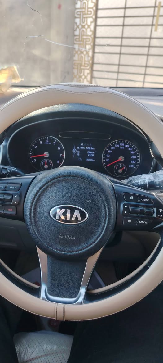 السلام عليكم،، سورنتو للبيع موديل 18 سياره جديده بها بارد شويه مكفوله من الصبغ  مكينه 6 سلندر جنطه كهرباء السياره فول مواصفات من عدا البانوراما رقمها بغداد انجليزي جديد سياره فول واحد على واحد من عد  الفتحه رقم الهاتف ***********
