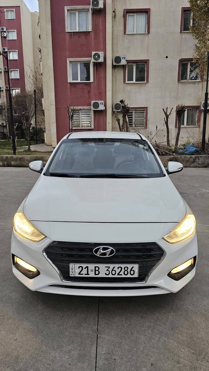 هونداي اكسنت 2018 خليجي (الشكل الجديد)
المحرك المرغوب دوش 1600 
گير ومكينه مكفولات برغي ما مفتوح 
ماشيه 64 الف كيلومتر فقط
السياره جداً نظيفه بفضل الله مكفوله من الصبغ والبارد فقط كم رصعه مأشره بالسونار
 السياره على ايد وحده من الشركه زيرو الى الآن
مواصفاتها 
دواخل بيجي
تحكمات ستيرن جهتين تبريد بالچكمجه
مانع انزلاق ونظام ABS
اشاير بالمري
بروجكترات اماميه بگ لايت لد
حساسات خلفيه
سويچين الشركه والعده البلاديه وياها
رقم سليمانيه دولي الجديد 
هزه وبراد جديدات سنويه جديده الى 2030 تحويل مباشر بنفس اليوم
مكان السياره بالسليمانيه قرب الفاملي مول
السعر 135$ وبيها مجال بسيط
الشراي يتصل على الرقم ***********
الماسنجر مهمل
