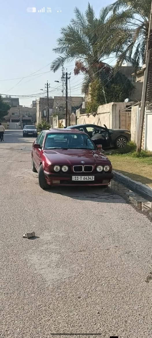 سلام عليكم بيم موديل ٩٢ مسكر  حجم 525 كير اوتو تبريد ثلج مكان *********** منضومه  غاز السيارة بسمي السيارة بيهه خيط تبخير بغداد سعر 63 وبيه مجال
