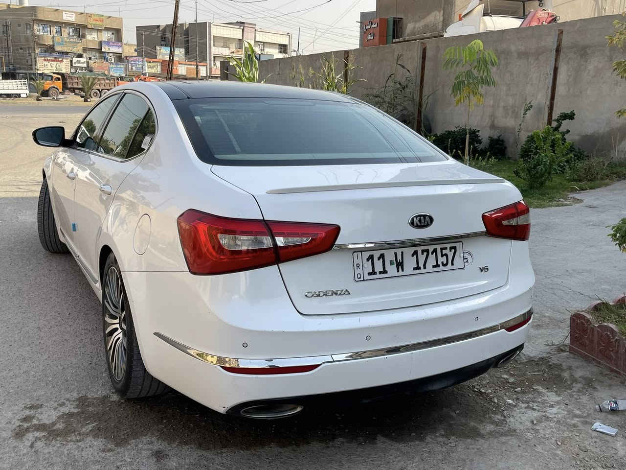 كيا كادنزا موديل 2015 خليجي 
مواصفات فتحة بصمة بردة خلفي تدفئة كشنات 
كراسي كهربائية خزن ميموري مكينة 3500 
ضرر السيارة : اربع قطع فقط صبغ بابين وجاملغيين 
عكس جهة السايق كلهن من جهة وحدة 
للتواصل الاتصال : ***********
السعر : 133ورقة  
بغداد البلديات
