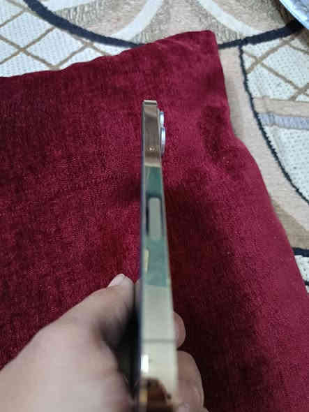 سلام عليكم 13برو ماكس  لون ذهبي جهاز جديد بمعنا لكلمه شخط واحد مابي  مامفتوح وتر بروف تك خط ذاكره 256 بطاريه 88 سعره 690 وبي مجال قليل مكان بغداد ابو غريب ***********واتساب
