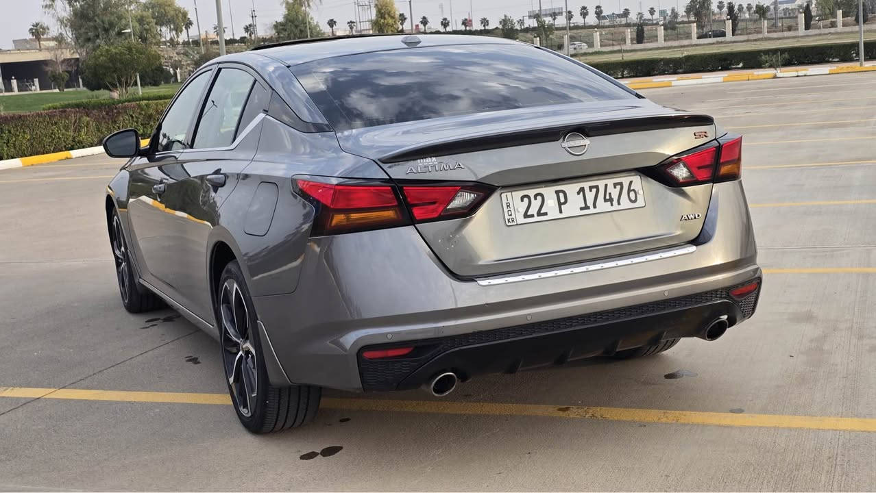 Nissan Altima SR+ AWD Full Option
ماشيه 37000

حادثها فقط ربع البونيد كما موضح بصوره السونار

SR Plus Package AWD 
فتحة سقف (Sunroof)
جنطات رياضية SR
Paddle Shifters (شفتات خلف الستيرن)
شاشة أصلية كبيرة Nissan Display
Apple CarPlay & Android Auto
Wireless Charger شحن لاسلكي
تشغيل بصمة Push Start
دخول ذكي Keyless Entry
تشغيل عن بعد Remote Start
مقاعد أمامية كهربائية (السائق والراكب)
مقاعد جلد Sport Leather Seats
ستيرن رياضي جلد
مكيف أوتوماتيك Dual Zone
Blind Spot Monitoring نقاط عمياء
نظام تنبيه السيارات بالخلف
نظام منع الاصطدام / فرملة طوارئ Auto Stop
حساسات وكاميرا خلفية
إضاءة LED أصلية
نظام صوت أصلي Premium Audio
Bluetooth + USB
مثبت سرعة
مواصفات SR الداخلية والخارجية الرياضية الأصلية
سعر 182 و بيه مجال للطيبين 
مكان  التواجد بغداد و اربيل 
***********
*********** أربيل, العراق
