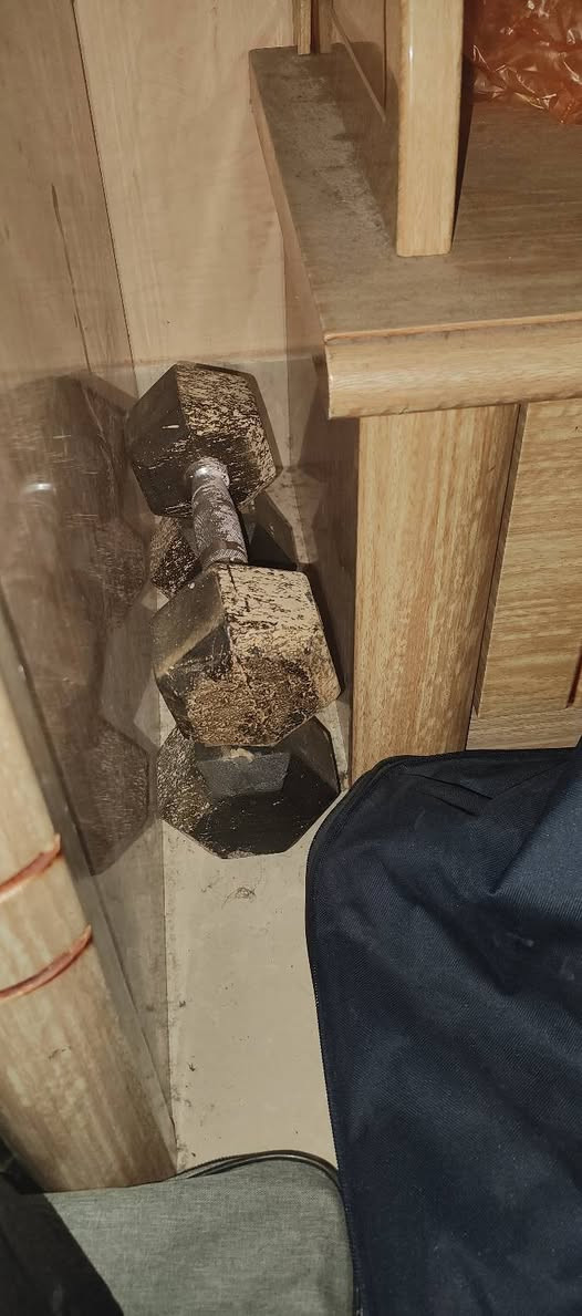 في البصرة فقط للبيع حقائب سفر قابل للطي عدد اثنين ودمبلص عدد اثنين + ترمز حافظ ماء بارد وحتى السعر الكلي 150 الف العنوان البصرة التواصل واتساب 

***********
