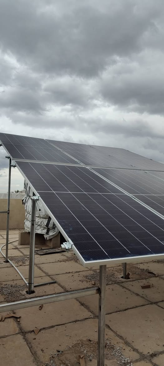 مرحبا ....
تابعو دقة وتفاصيل العمل...
عيش ورتاح وشتري راحة بالك وودع الانقطاعات المتكررة وهبوط الفولتية  مع توفير كهرباء على مدار 24 ساعة..

تم اكمال عمل منظومة 12 امبير نهاري وليلي 10 امبير في محافظة كركوك منطقة تسعين
متكونة من 
الواح لونجي  هايمو 7 بايفشل عدد 6 لوح 615w
انفرتر عدد 1  كوزباور 6kw

بطارية ليثيوم عدد1 10kw من شركة كرينيد
ضمان 5 سنوات خلايا

للاستفسار مراسلة الصفحة او الاتصال عالرقم ***********
المهندس طارق برهان
