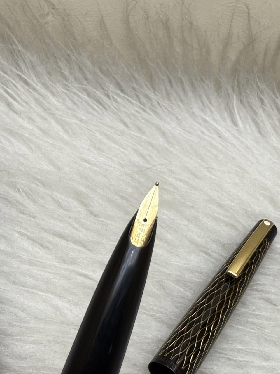 SHEAFFER (632)
سيت شيفر(632)
 حبر و جاف
امريكي  المنشأ اصلي 
ريشة(سلاية) ذهب عيار 14k
نقشة مميزة طلاء ذهب 
انتاج سنة السبعينات 
حجم الخط F
جديد غير مستخدم 
مع العلبة الاصلية 
للاستفسار المراسله على الخاص او الاتصال بالرقم  *********** 
يوجد خدمة توصيل داخل بغداد و محافظات
