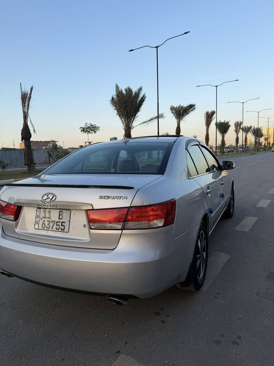 السلام عليكم سوناتا ٢٠٠٦ محرك ٣٣٠٠
سيارة مال بيت نضيفة تبريد انجماد 
لايتات كهربائيات كلها كاملة 
مقاعد جلد كير ومحرك مكفولة 
فتحة سقف شاشة اندرويد سنترلوك 
مابيهة اي نقوصات تجي وتشوف 
مكاني بغداد حي جهاد تحويل مباشر 
للاستفسار عن السعر اتصل على الرقم 
***********
