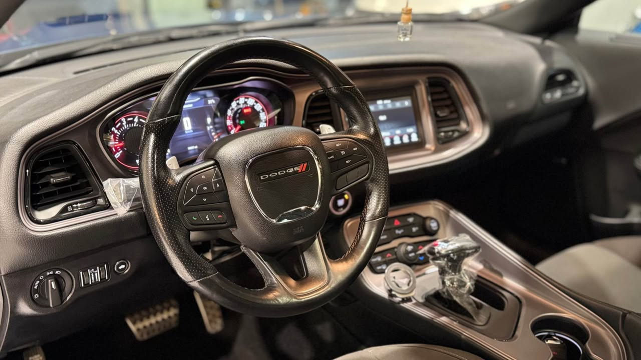 DODGE CHALLENGER 2023 R/T
السلام عليكم اخوان دوج جالنجر 2023 هيمي ٥،٧٠٠ موصفات سلايد، كشنات تدفئه، ستيرن تدفئة بيها بوند و جاملغ صبغ بدون دواخل حادثها كلش خفيف و ماشي 19,000 مايل سيارة كلش جديدة و نظيفة مثل زيرو 
بنسبة السعر: 21,500$ بيها مجال بصيط. 
رقم تلفون 📞 : 0750.374.7447 أربيل, العراق


**إذا كنت صاحب هذا الإعلان وتريد حذفه لأي سبب، رجاءا أرسل رسالة إلى الدعم الفني**
