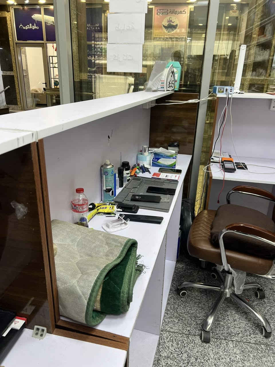 بيع مستعجل بسبب التحويل لمحل اخر صغير

ديكور محل موبايل للبيع بدون بضاعة فقط الديكور

فاترينات تعليك عدد 1 القياس 1 م *2.5 مع المجارير والاعلان

فاترينات ستاند تصفيط عدد 1 القياس 1 م *2.5 مع المجارير والاعلان

ميز عدد 2 قياس 190*130 

صارلي 3 اشهر من سويتهن 

صارن علية 1.250.000
 
السعر للبيع 750 الف كلهن شغل مضبوط 

ابيع كامل وابيع كلشي لوحدة 

المكان الكرادة داخل قرب شارع الاوررزدي 

***********
