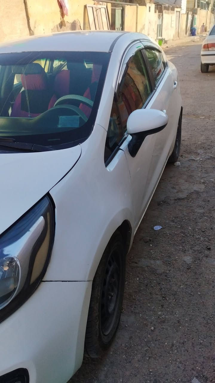 (السلام عليكم)
كيا ريو 2017  رقم ناصريه بأسمي وارد امريكي مكينه 1600
ضربة الصفحه اليسره مصبوغه عام 
كير مكينه مكفولات تخم تاير حداده 90. بالميه 
رقم جديد هزه جديده.  السعر 75.  قابل للتفاوض
***********
