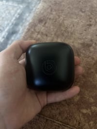 Powerbeats Pro • مستعمل نضيف • بطارية ضعيفة