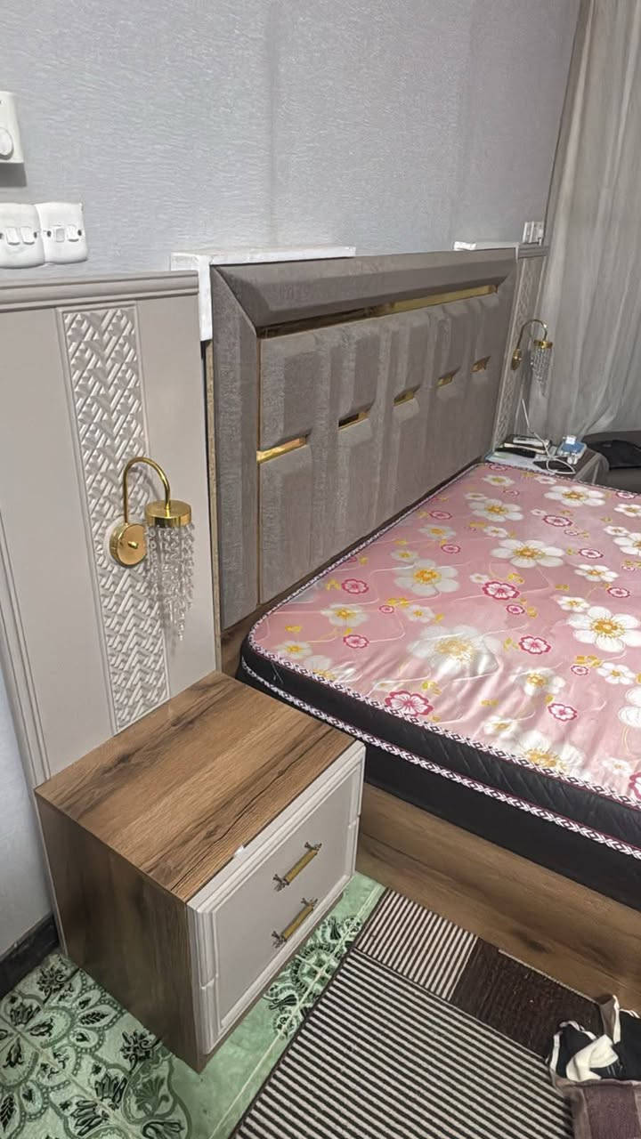 غرفه تركيه نضيفه رايدنه بمليون قفل شراي يتصل او يراسل واتساب *********** العماره
