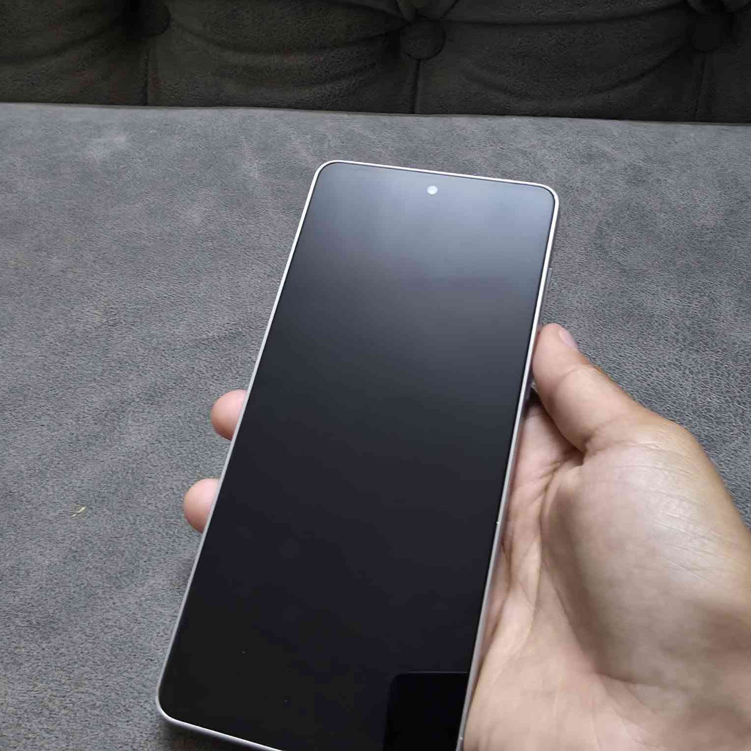 السلام عليكم شباب.. للبيع جهاز سامسونج Galaxy A73 5G ( الجهاز ملحقات وكارتونة موجودات).ا
السلام عليكم شباب.. للبيع جهاز سامسونج Galaxy A73 5G ( الجهاز ملحقات وكارتونة موجودات).
الجهاز غني عن التعريف بواحد من أفضل معالجات سامسونج للألعاب والتصفح (يشغل ببجي 60 فريم مستقرة).
المواصفات والنظافة:الذاكرة: 256 جيجابايت (النسخة الكبرى) مع رام 8 جيجا.
الشاشة: أصلية 100% بلد وبصمة الشاشة المدمجة شغالّة وسريعة جداً (تكدر تفحص وتتأكد بنفسك قبل الشراء).
الكاميرا: 108 ميجابكسل تصوير خرافي ونقي جداً.الحالة: الجهاز نظيف جداً وأخو الجديد، استخدام بيت  السعر: 250,000 دينار عراقي (وبيه مجال بسيط  للشراي ).
المكان: [: بغداد الامين الثانية] .


**إذا كنت صاحب هذا الإعلان وتريد حذفه لأي سبب، رجاءا أرسل رسالة إلى الدعم الفني**