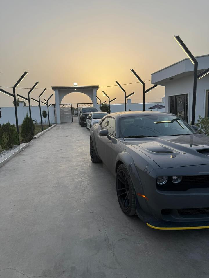 دوج جالنجر سكات باك وايد بدي موديل 2023 مكينه 6400 فول مواصفات للاخير اعله فئه 1/1 فتحه ورادارات امامي وخلفي وجانبي وفول تحمكمات داخليه اللون الاسمنتي المميز حادث السياره باب السائق فقط ومبدل بلادي نفس اللون تعتبر بدون صبغ كلين تايتل بدون ايرباك بدون دواخل جديده جدا ماشيه 26 الف ميل وباقي المواصفات وصور الحادث داخل المنشور السعر(37500$) بغداد العامريه (***********)

