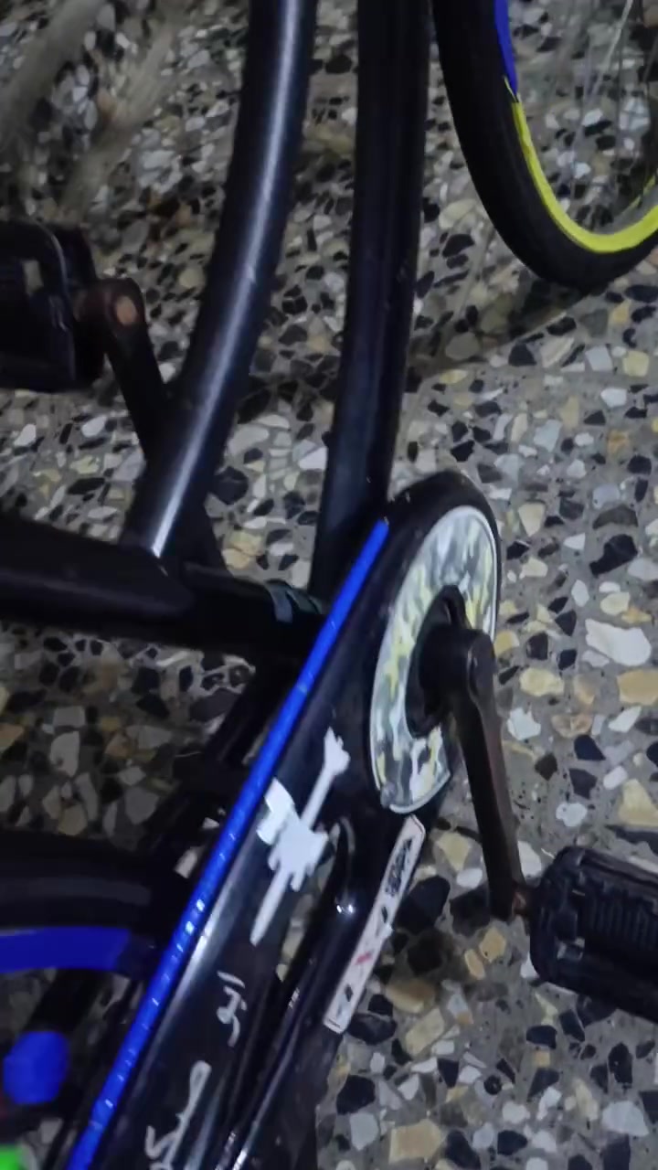 السلام عليكم بايسكل للبيع مديل 22 بايسكل اسود نظيف سعره 125 وبي مجال انفصال على هذا الرقم بي واتساب***********
