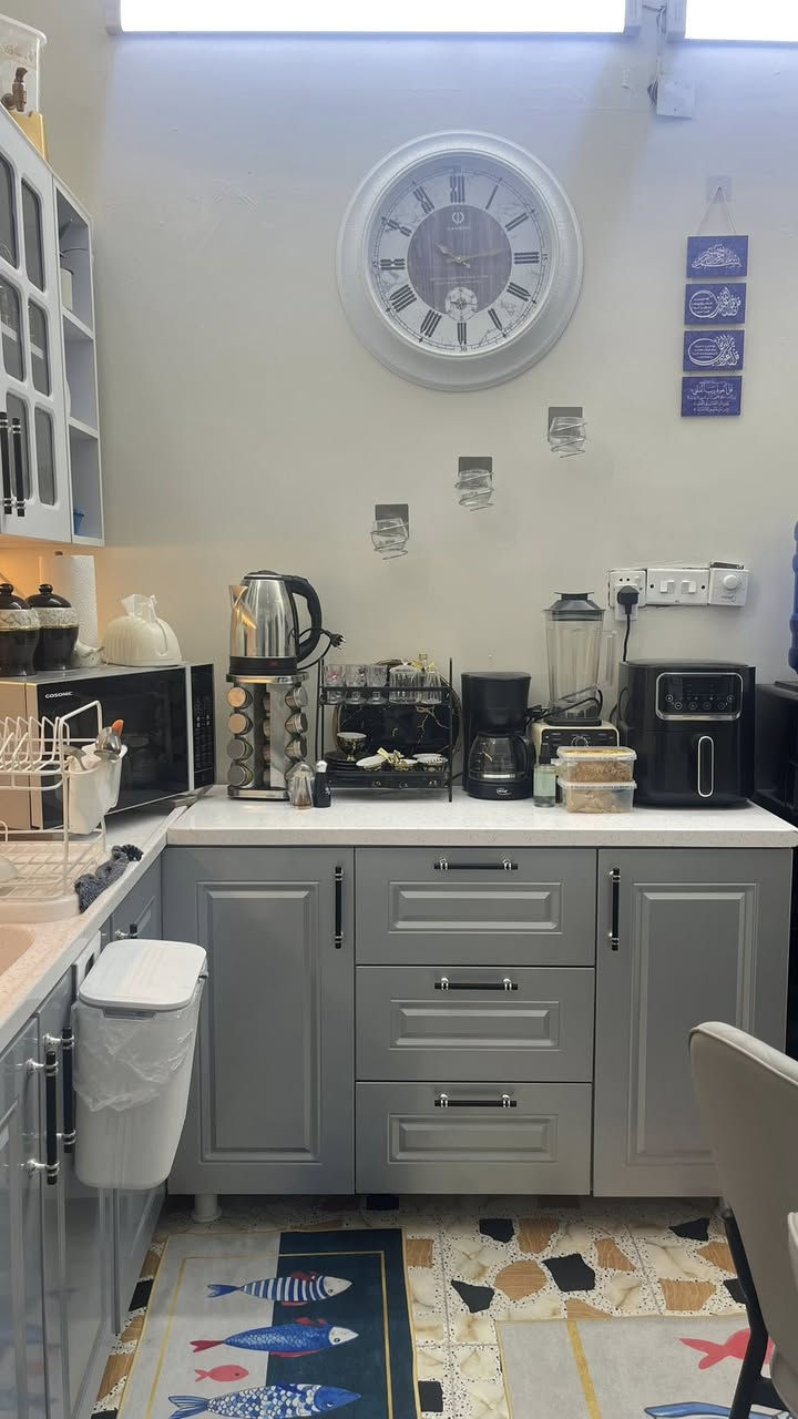 السلام عليكم ورحمة الله وبركاته كاونتر HDF نظيف كلش وكلشي مابي لون رصاصي فيلي ب650 وبي مجال 
بغداد الاسكان 
***********
