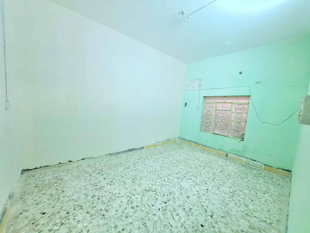 📌بيت مساحه ١٥٠ متر ركن زراعي
📌فرمستون عكاده طابقين 

الطابق الاول:
📌غرفه+صاله+مطبخ+ديوانيه +صحيات داخليه وخارجيه

الطابق الثاني :
📌غرفتين +صاله +صحيات 

البيت فارغ حالياً وجاهز للسكن 

📍العنوان
سوق الشيوخ_البطاط شارع الفرن _مقابيل ام علي الجوايه بالضبط ....لاستفسار. ***********اتصال +واتساب
***********اتصال +واتساب.  نستقبل جميع العروض في مكتبنا الكائن في حي الحوادين قرب مدرسة شريف الرضي
