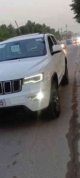 السلام عليكم حبايب ❤️
للبيع فقط فقط 🌷❤️السيارة خليجي ❤️وكالة 
جيب لاريدو 2019 
باسمي تحويل مباشر 
 بيها صبغ كد ربع البنيد اثر طخة ومسويها 
وهاي قبل خمس سنوات 
لامغتوحة قطعة ولامبدل بيها شي وعالفحص بدون ايرباك وبدون كلشي مكفولة عدا المكتوب
السيارة على ايدينا 
وكاملة الادامة.
تخم تاير نيكسن 
وصدر وباتري وفيت بم وادامة للمحرك وكلشي جديد 
تاخذ وكبل للتحويل 
مواصفات 
 فتحةـ..بصمة ...كشنات جلدوكهرباء..مري شفط..ورادار جانبي.. ومراية تعتيم..حساس خلفي.وحستس امامي..ايقاف ذاتي عند الرجوع..شفتات ستيرن ..لايت داينمك ..مع رشاش زراك لايت..
انظمة ايكو..مانع انزلاق ..سبورت..اوتوستوب..بارك سنس ...
مكاني بغداد  الكرخ 
حي التراث ..265$ ومجال بسيط حك الجية..
***********
