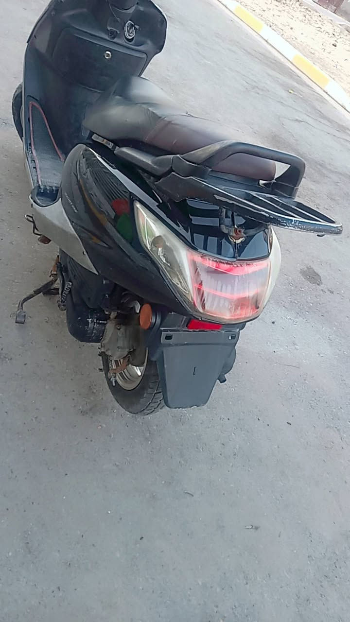 دراجه البيع سبيسي الحديث
مكينته فول ناعمه حيل 
شلعه ومعدل دراجه حلوه 
كهربايات كله شغاله 
السعر ب 300 وبيه مجال 
*********** بي واتساب
