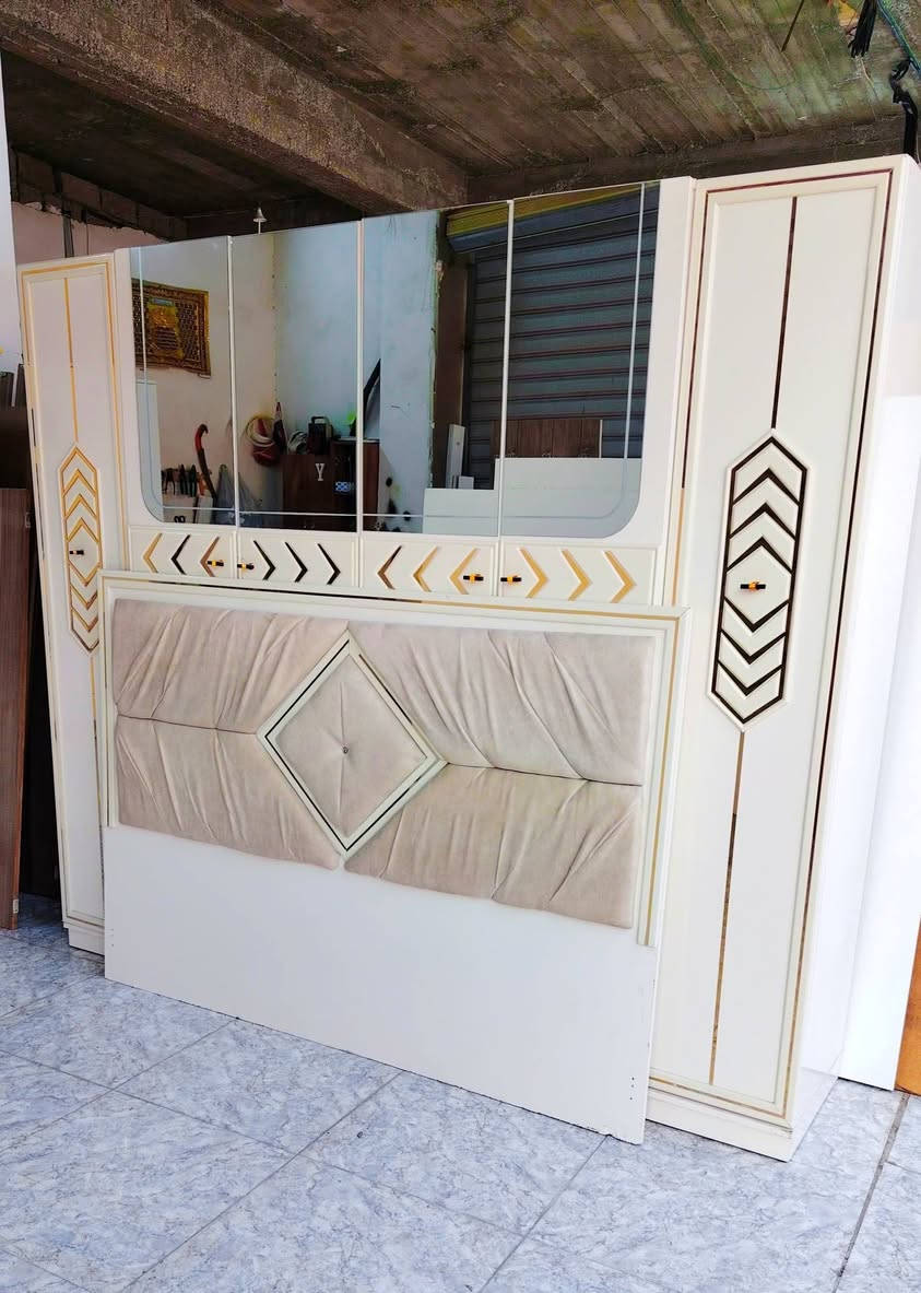 غرفه النوم تركي 6قطع نظيف ٪100 عنوان كركوك قصاب خانه قرب دفاع المدني *********** معرض الأخوين
