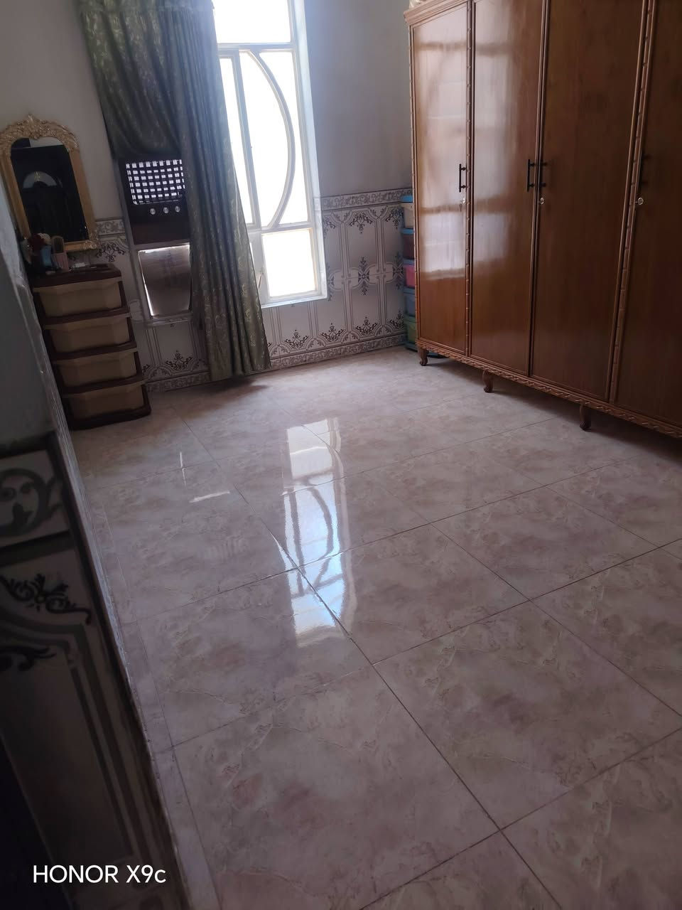 سلام عليكم مشتمل ١٢٥ متر لبيع فى الخالص حي شمر مجاور حي زهراء الإتصال على ***********
