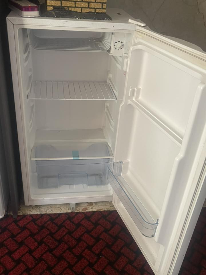 سلام عليكم 
ثلاجه نظيفه كلش

السعر 100 الف

***********
