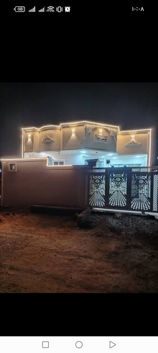 بيت البيع بناء حديث 200متر غرفتين وصاله واستقبال مطبخ ماء مجاري كهربائيات كامله قطعه وياه مساحه 150 رقم 📱 صاحب الدار ***********
***********
