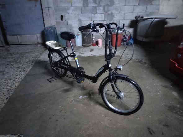 السلام عليكم بايسكل برجستون للبيع بايسكل كامل السعر ١٥٠ وبي مجال لشراي المكان بغداد  المشتل الشراي يتصل عل رقم ورجائن المو شراي لا يتعبني ***********
