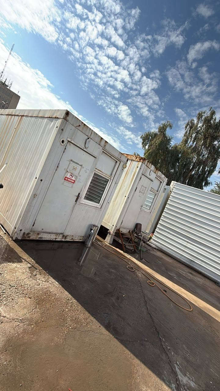 السلام عليكم متاح كرفانات عدد ٢ في اي بي غرفه وحمام ٦ ب٢ شراي خابر وبل خدمه ***********
