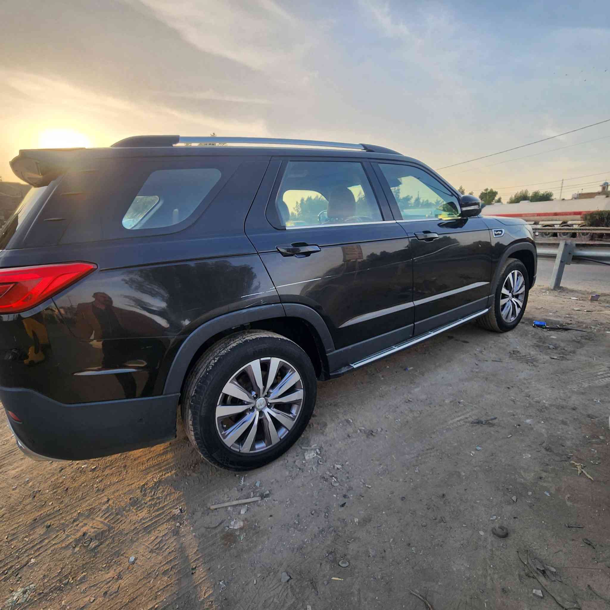 سلام عليكم للبيع شانجان موديل ٢٠٢٠ رويال  ٧راكب رقم بغداد بيه شخط بابتين اليمن مثل البصوره رقم الهاتف ***********   السعر ١٣٥ وبيه مجال قليل
