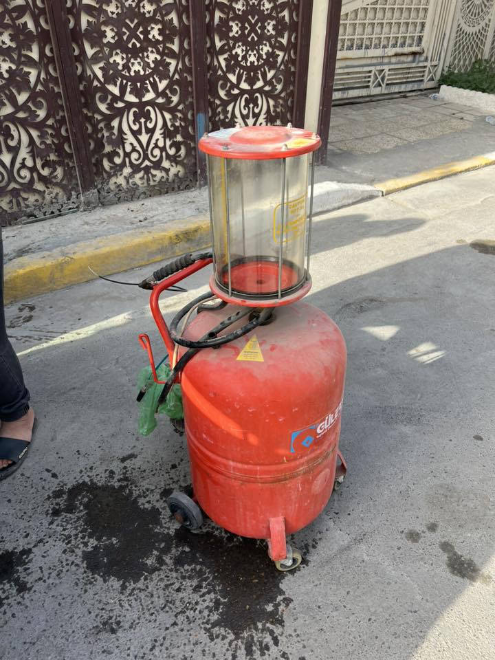 سلام عليكم شافطه مال دهن للبيع اصليه سعره 300 الف رقمي ***********
