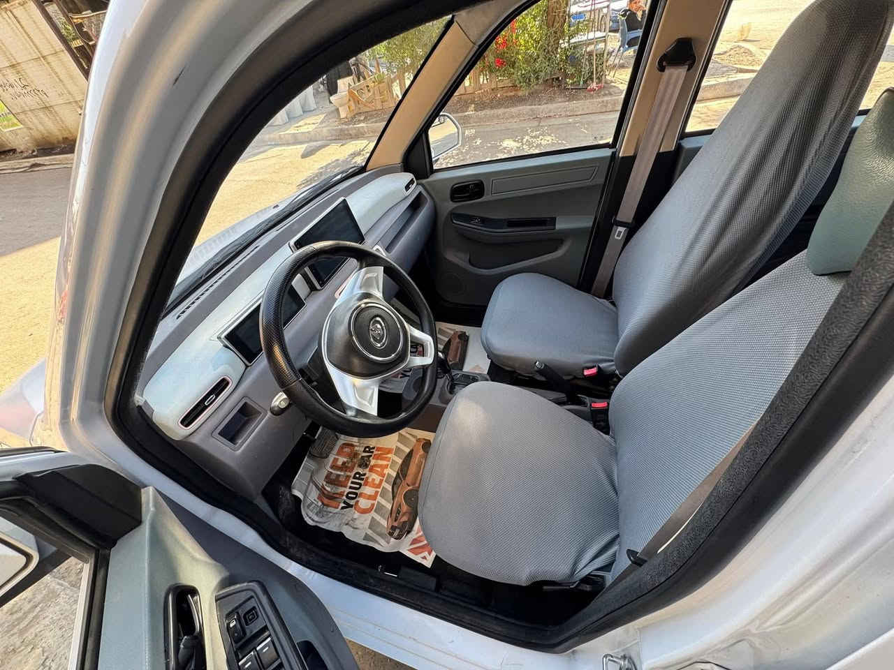 سيارة شحن كهربائية مستخدمة قليل السعر ٥ ملايين و٧٥٠ الف دينار للتفاصيل الاتصال فقط ***********
