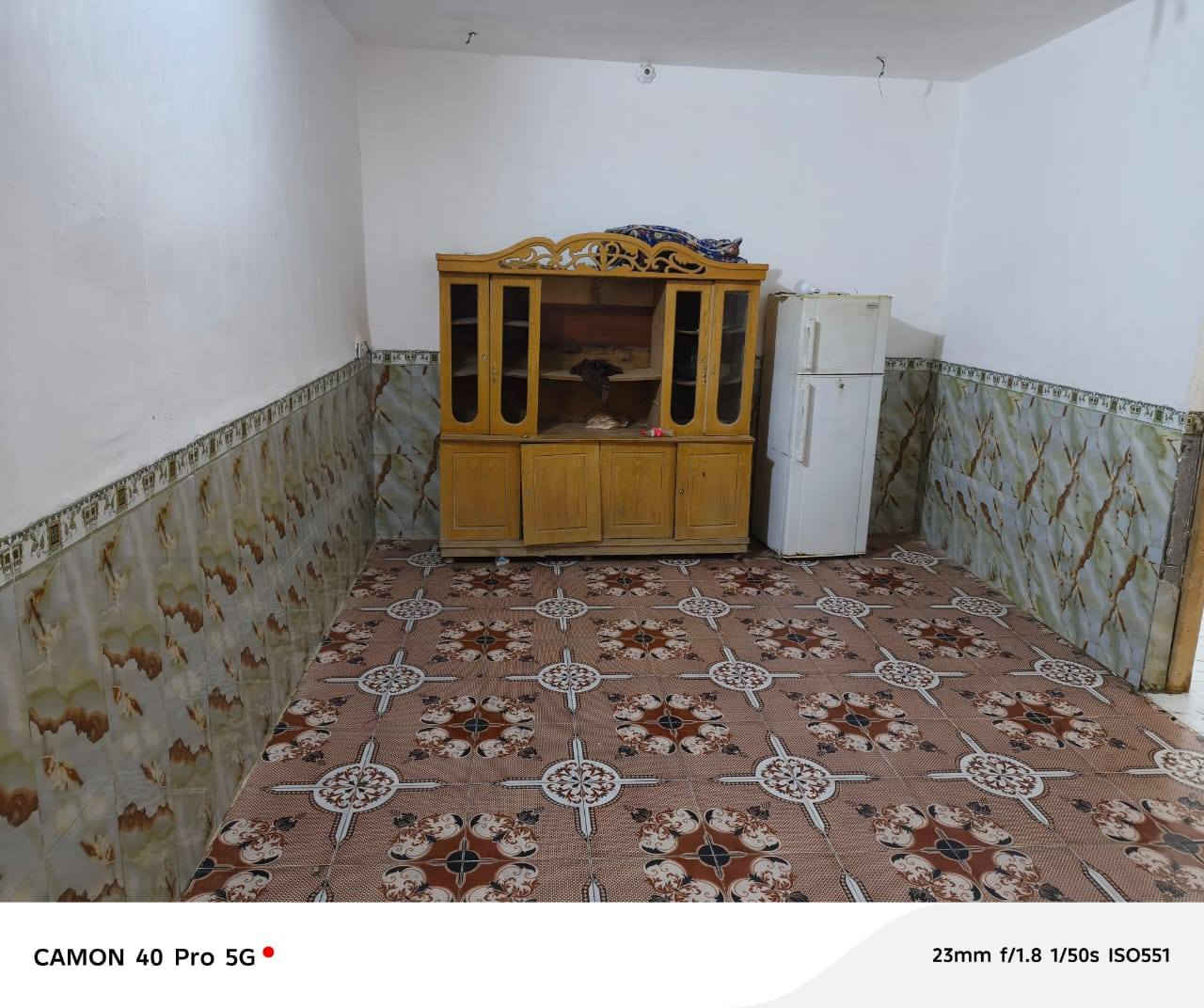 بيت للبيع والايجار بالبيكات وره حي الشرطه بفرع حسينيه الجخيور مساحه 150بناء غرفتين وصاله ومطبخ وديوانيه وصحيات بيت سيراميك بلوك عكاده انتر نت ضوئي سعر ٤٥ وبي مجال ***********
