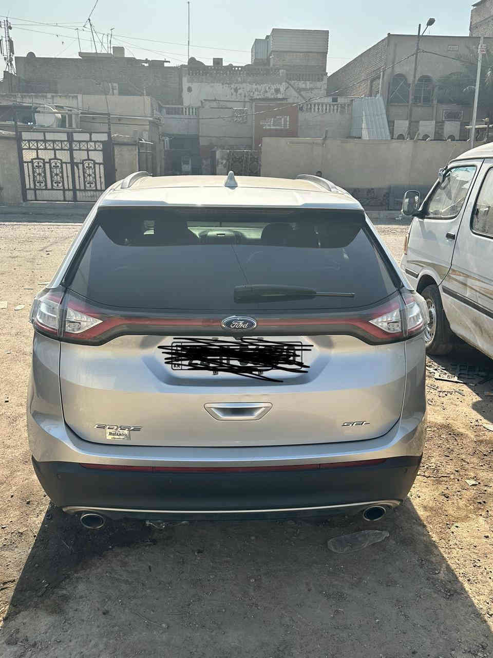 السلام عليكم من رخصة الادمن للبيع سيارة فورد ادج موديل 2017 كلين بدون حادث عده بارد قليل الون سلفر مواصفات SEL معروفه السياره على وضع الشركه ما مبدل بيهه شي رقم اربيل بسمي تحويل ثاني يوم مكان السياره بغداد السعر 145 ورقه الشراي يتصل وبيخير ويدلل بيهه مجال شي قليل حق الجيه موبايل ***********
