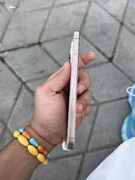 السلام عليكم عندي آيفون 16 برو ماكس ماستر 
بطارية 100 ذاكرتة 256 نضافة 100/100 شخط 
واحد ما بي محلقات كاملة الهاتف *********** 
السعر مليون 475 قفل مكاني بغداد
