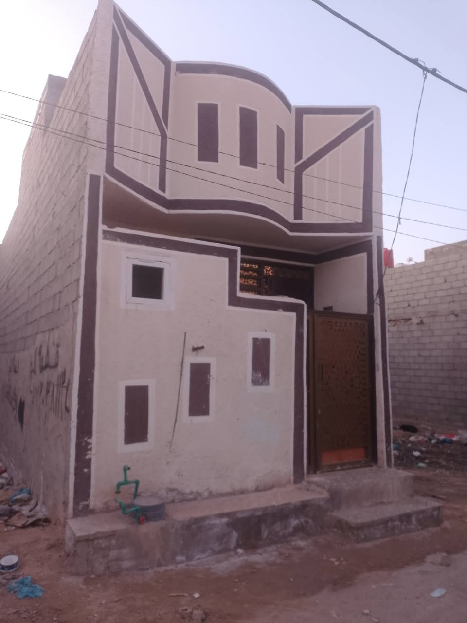 🌸 اللهم صلِّ على محمد وآل محمد 🌸
🏠 بيت للبيع – فرصة حلوة بسعر مناسب
📍 الموقع: كربلاء – مجمع سيد سماعيل
🧱 المساحة: 50 متر
🏗 الطابق: واحد
🧱 البناء: بلوك العتبة
🚪 المجمع: البوابة الأولى
🔹 مواصفات الدار:
غرف نوم: 1
صالة
مطبخ
صحيات: 2
🔹 الخدمات:
تبليط كامل
مجاري
كهرباء
شوارع بعرض 10 متر
منطقة مخدومة بالكامل
📏 يبعد عن الإمام حوالي 4 كم
💰 السعر: 36 مليون
🔸 يوجد مجال بسيط للتفاوض
📞 للاستفسار:
***********
***********
