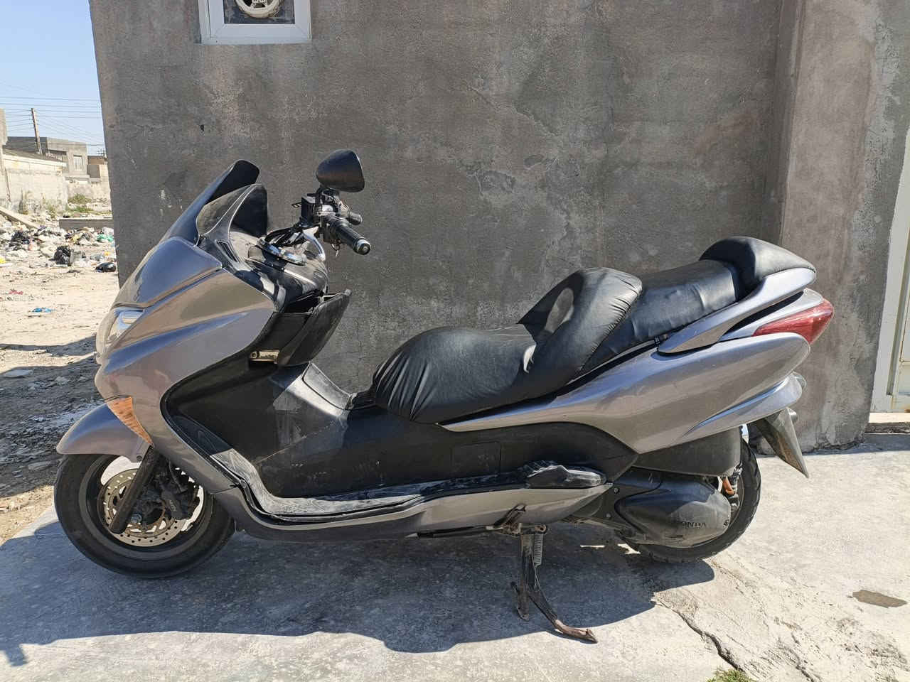 السلام عليكم فورزه 08 للبيع كامله مكمله خير من الله نكره بكل وقت حماوه ربع متصعد للبيع ب 800 وبيها مجال او مراوس بكير سونك موديل 25 وفوك مكاني محموديه حي العسكري وهاذ رقمي *********** بي واتساب وهاذ الاسيه ***********
