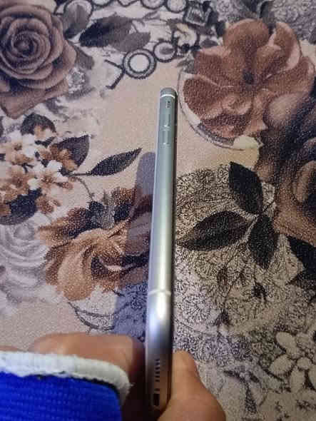 ايفون 11 
ذاكره 128
دبل يسم
فيس آيدي شغال
بطاريه 100 مبدله
السعر 240 وبي مجال
للأستفسار ***********
