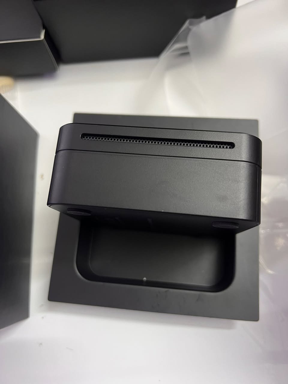 قيم واخذ. للمهتمين  هذا المنتج هو Umbrel Home، وهو جهاز كمبيوتر شخصي (Server) مصمم لاستضافة تطبيقات لامركزية وخدمات مالية خاصة، ويتميز بالتالي:
الوظيفة: إدارة العقد الخاصة بـ Bitcoin و Lightning Network بسهولة.
التصميم: جهاز صغير الحجم مصمم للاستخدام المنزلي.
الرقم التسلسلي: U250510089.
الشركة المصنعة: Umbrel.


**إذا كنت صاحب هذا الإعلان وتريد حذفه لأي سبب، رجاءا أرسل رسالة إلى الدعم الفني**